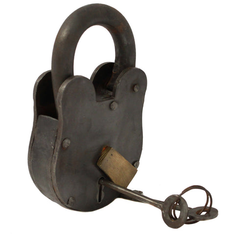 Urban Designs Reproduction Antique 4.5"H Lock Padlock With Keys