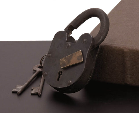 Urban Designs Reproduction Antique 4.5"H Lock Padlock With Keys
